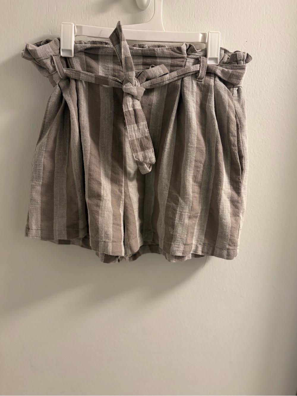 Altar'd State boho Taupe and Gray Striped High-Waist Paperbag casual Shorts S